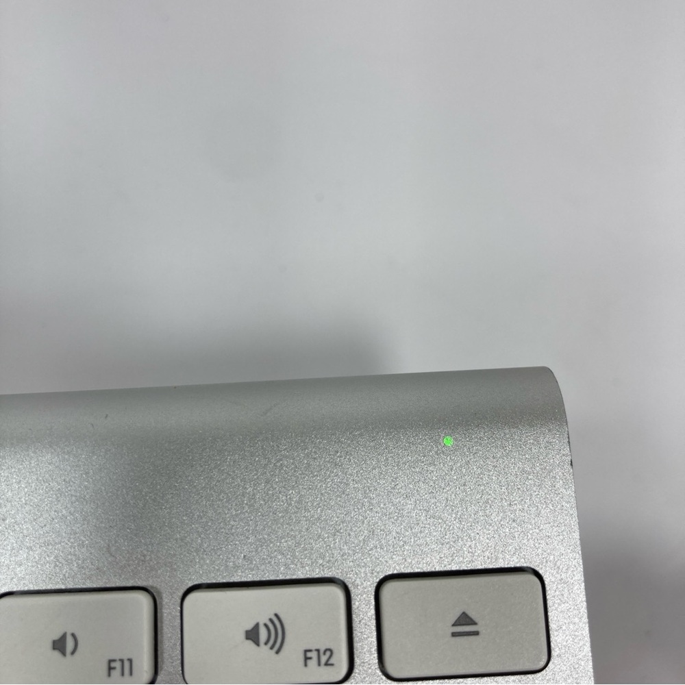 Genuine Apple A1314 Bluetooth Aluminum Keyboard Silver Compact - TESTED - Picture 4 of 9